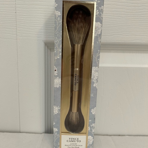 Vince Camuto Other - Vince Camuto Beauty Duo Face Brush | Dual-Ended Cream & Powder Makeup Brush. New
